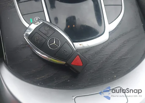 2017 Mercedes-Benz C 300 4Matic z USA, uszkodzony, nr VIN 55SWF4KB6HU191966